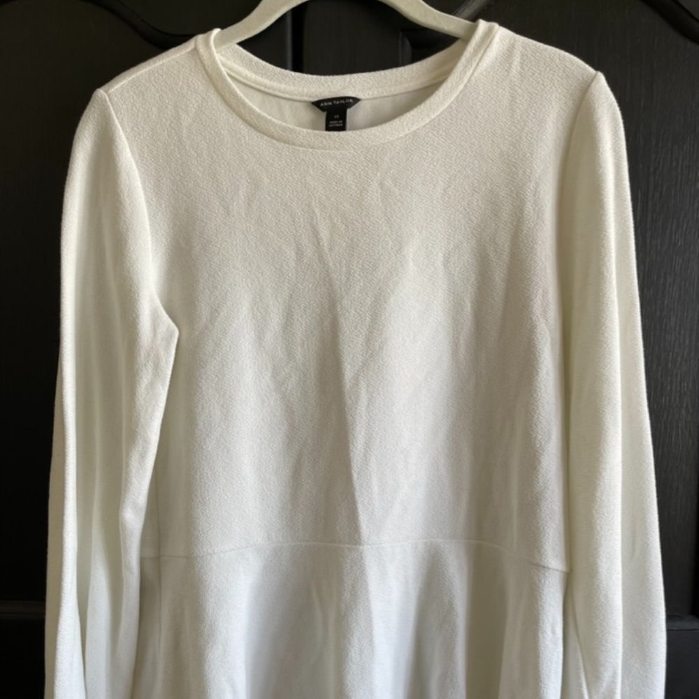 ANN TAYLOR Off White Textured Peplum Shirt - Size XS